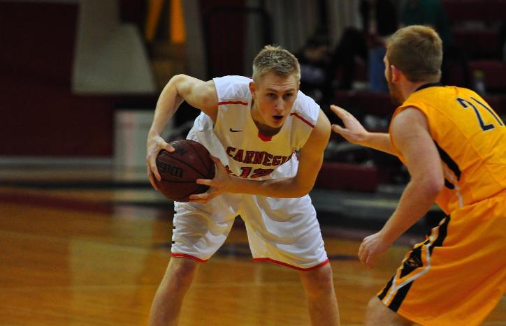 Men&rsquo;s Basketball Falls in Closing Seconds at Chicago