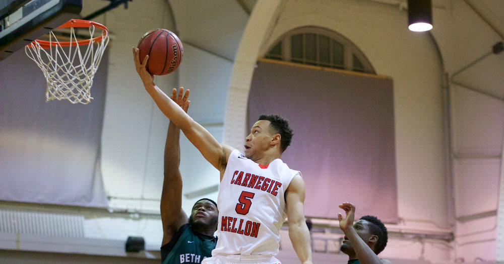Men&rsquo;s Basketball Upsets No. 22 New York in the Big Apple, 85-80