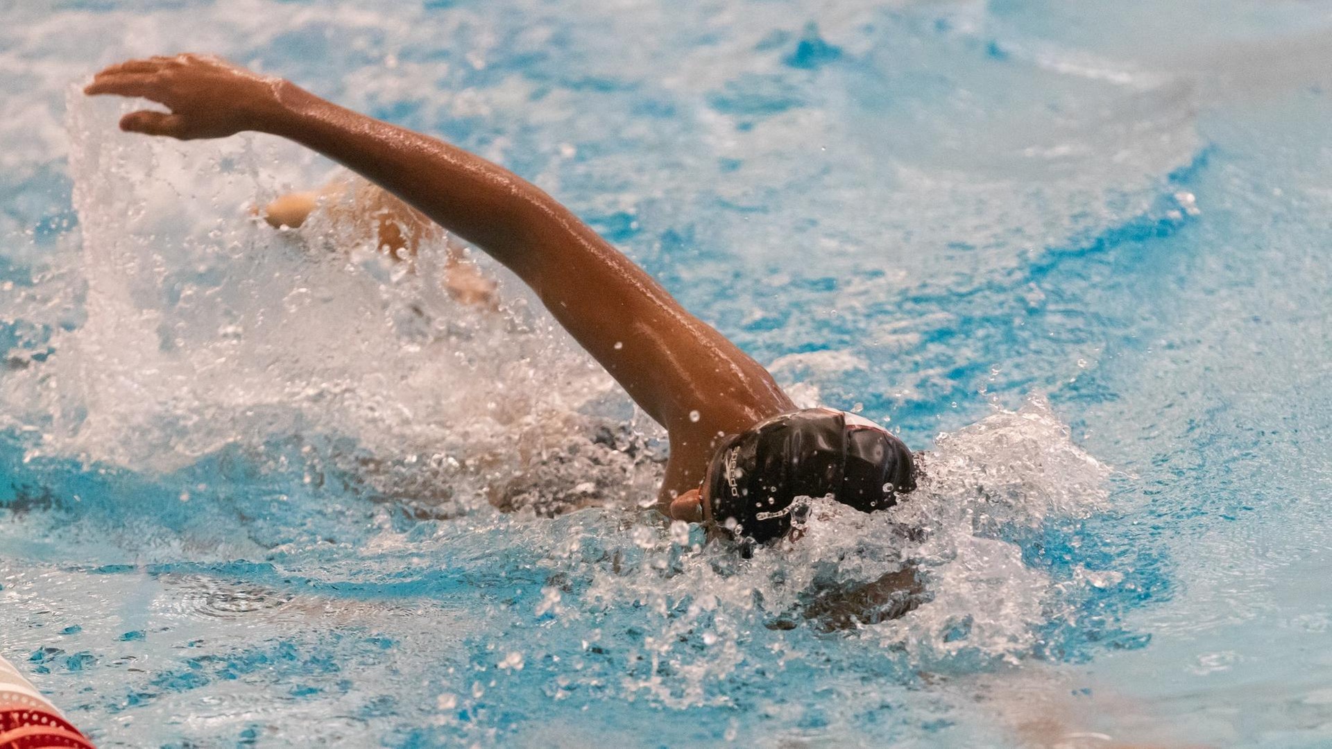 men's swimmer doing the freestyle stroke