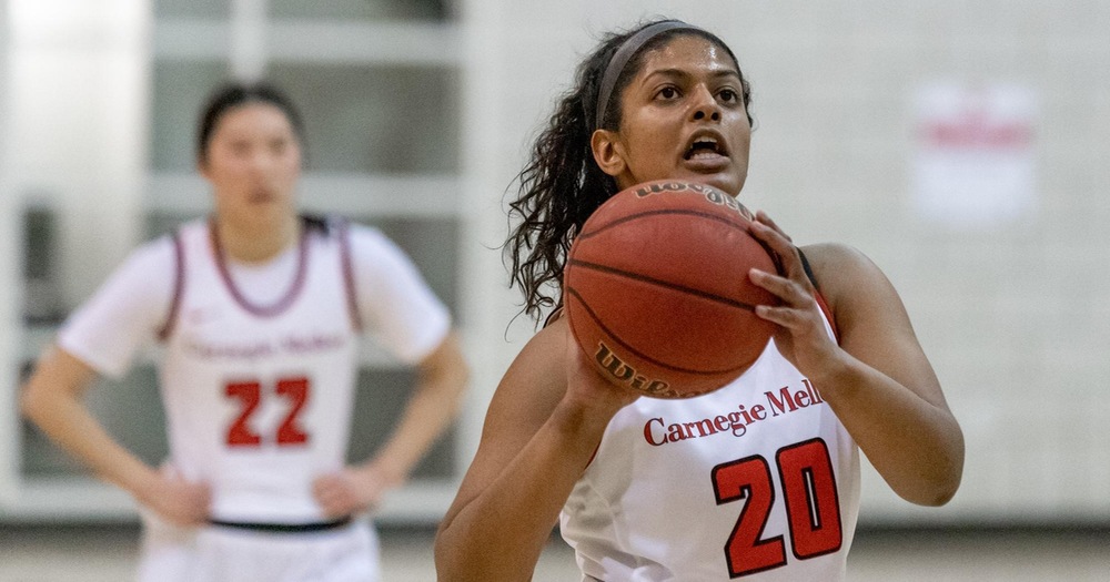 Tartans Strong First Half Doesn't Hold in 58-52 Setback to Chicago